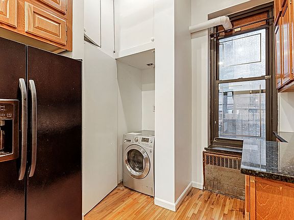 4th image of 36 W 35th St Unit Pha