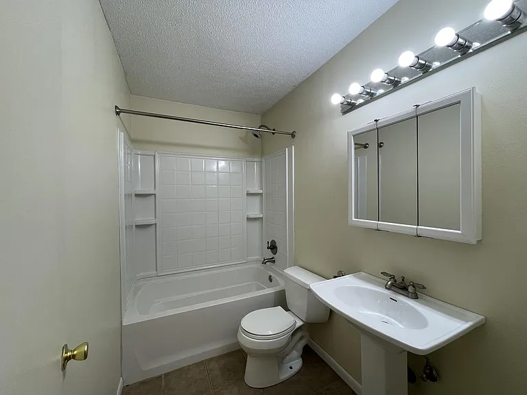3323 Cherry St — Photo 22