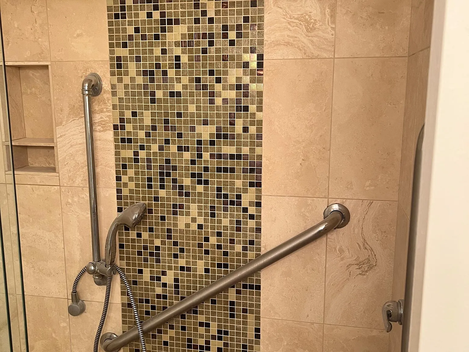 2 bed, 892 sqft, $2,600 — Photo 3
