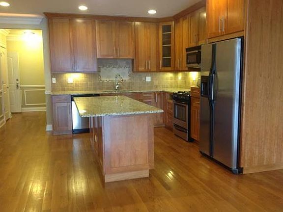 2nd image of 2904 W Belmont Ave #2