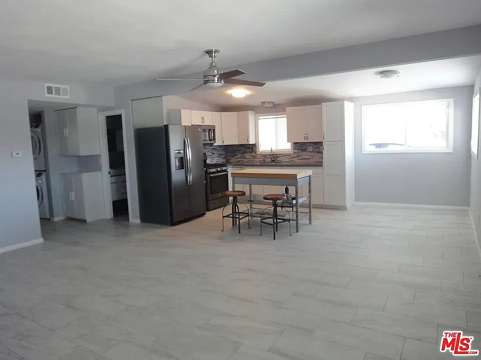 2 bed, 1300 sqft, $1,975 — Photo 2
