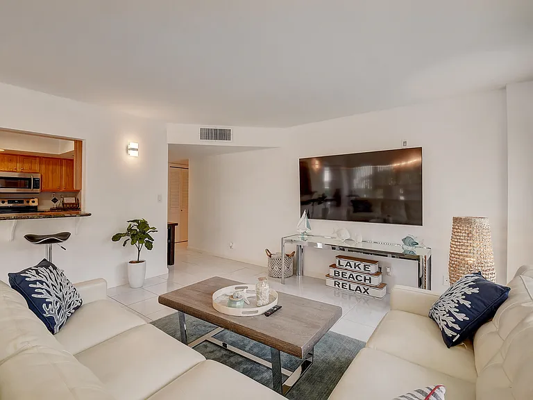 2066 N Ocean Blvd #2NW — Photo 4