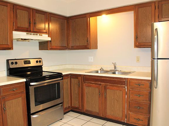 4th image of 118 S Clarendon St APT 1