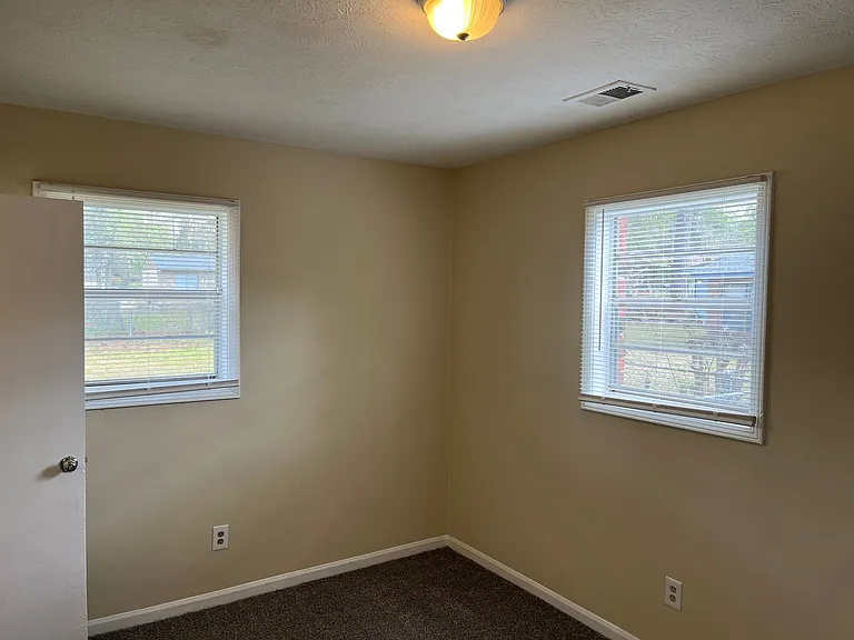 9 W Park Ct — Photo 22