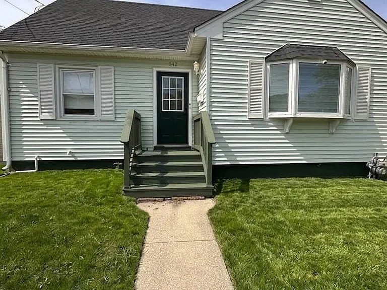 142 Monmouth Rd — Photo 2