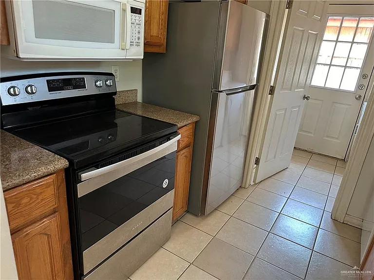 1813 Bahamas Dr — Photo 6