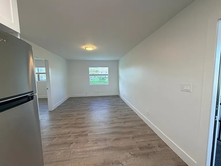 5841 SW 36th Ct — Photo 3