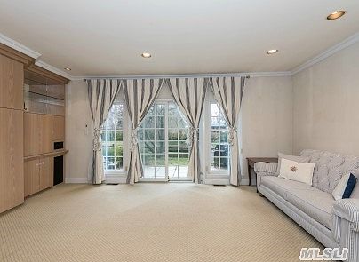 3rd image of 90 Woodlake Dr W