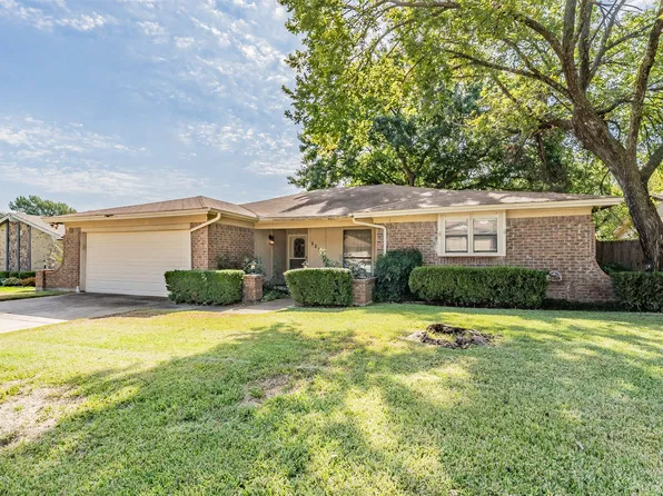 3213 Whisper Wood Ct, Bedford, TX 76021