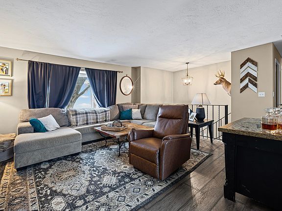 4th image of 20690 Jacquard Ave