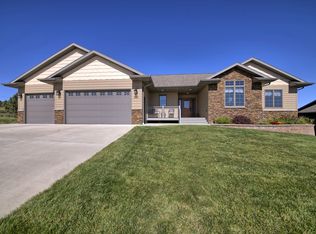 638 Enchanted Pines Dr, Rapid City, SD 57701
