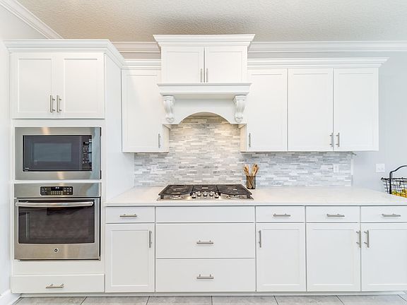 2nd image of 481 Vista Lake Cir