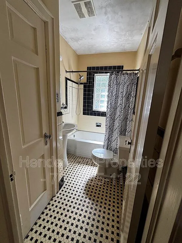 2 bed, 1.0 bath, 1120 sqft, $1,800 — Photo 3