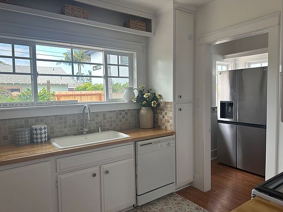 3rd image of 820 G Ave