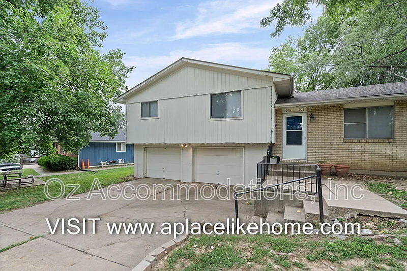 2 bed, 1.0 bath, 755 sqft, $1,050 — Photo 2