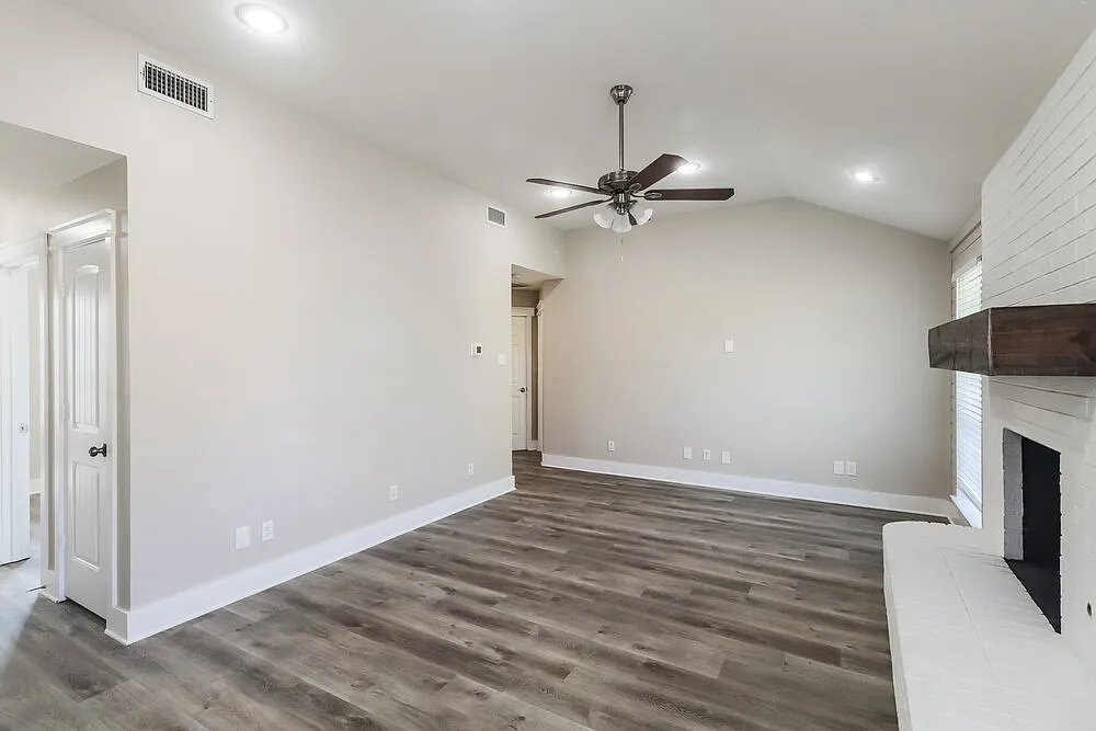 3 bed, 2.0 bath, 1436 sqft, $1,870 — Photo 4