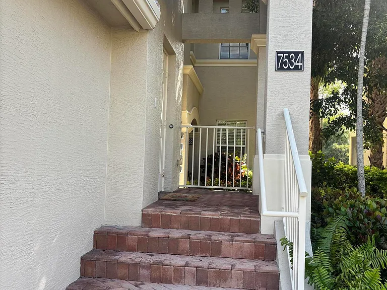 7534 SW Herrington Ln — Photo 2