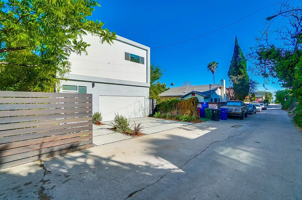McCollum — Photo 2
