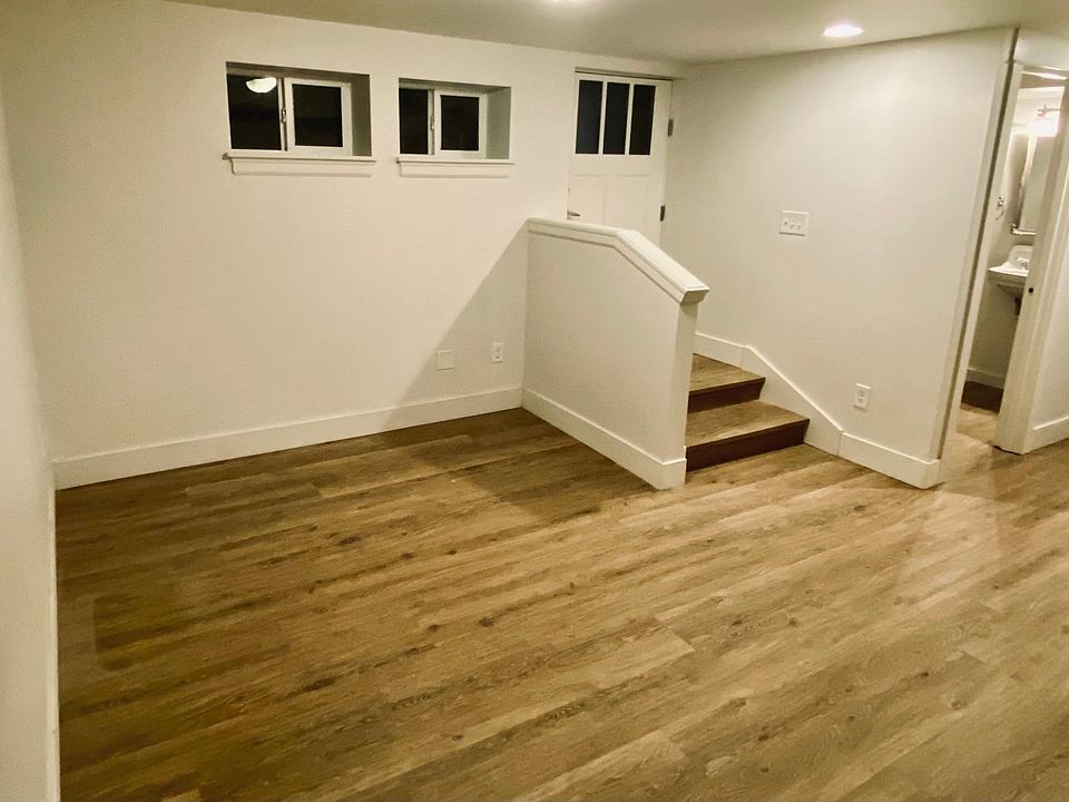 Living room/entry