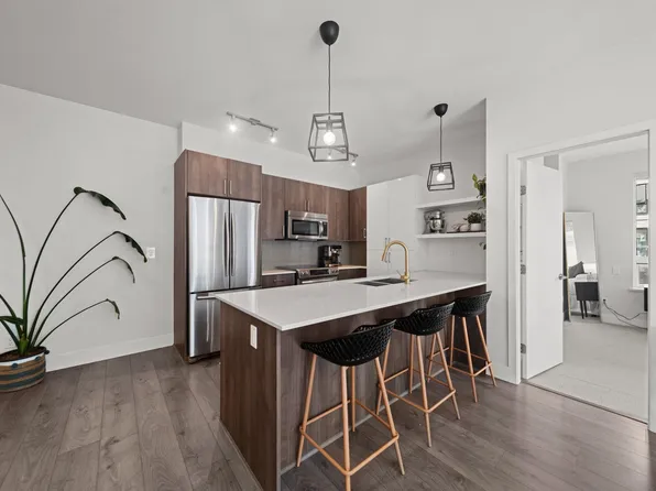 630 Como Lake Ave #405, Coquitlam, BC V3J 0E4