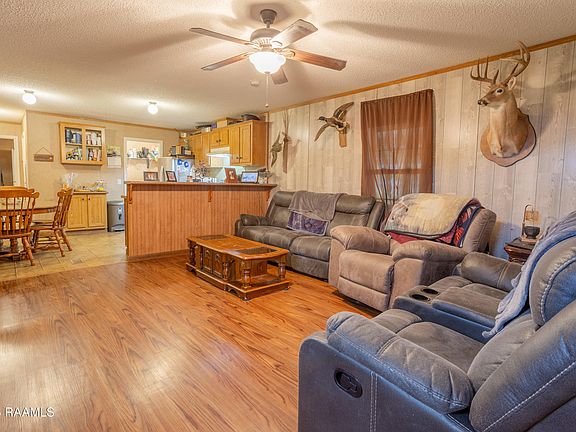 4th image of 723 Hebert Rd