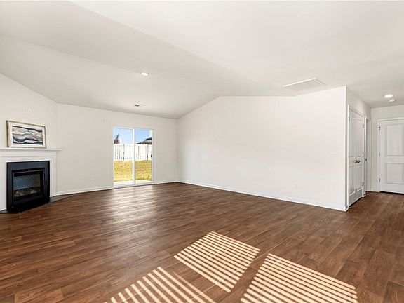 4th image of 205 Hillendale Way