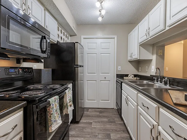 Hampton Greene Apartment Homes — Photo 3