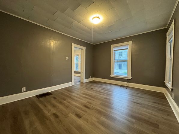 60 Gaffney Pl #1F