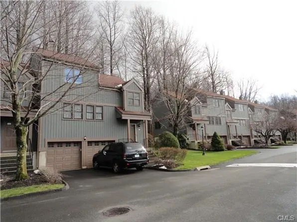 87 Heatherwood Dr, Brookfield, CT 06804