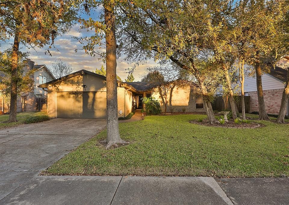 1st image of 1126 Pinecroft Dr