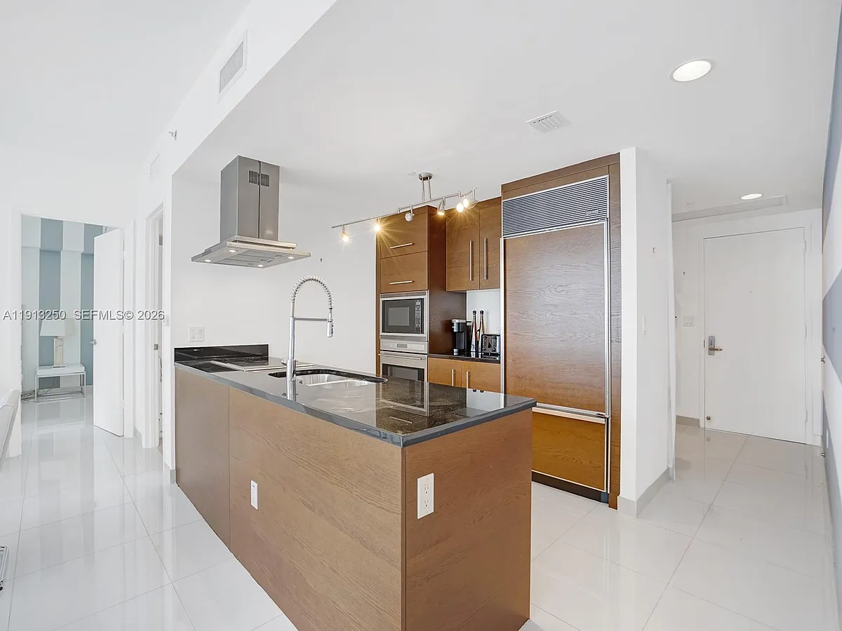 Building Photo - 495 Brickell Ave #2504