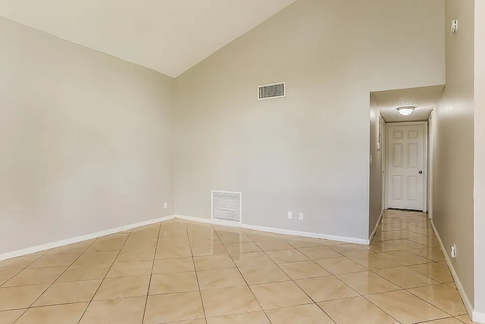 2 bed, 2.0 bath, 1011 sqft, $3,280 — Photo 4