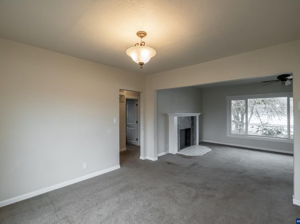 salem-oregon-448719398 picture