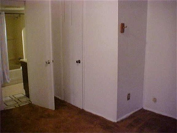 5th image of 202 Live Oak St