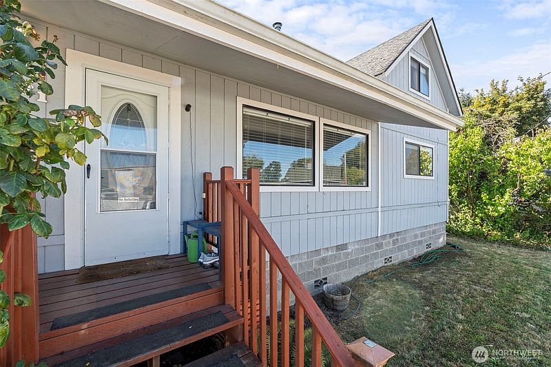 3rd image of 1261 SW Elzina Street