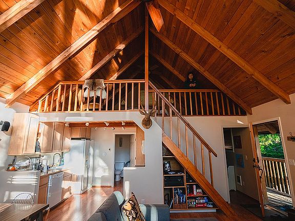 4th image of 270 E Emerald Lake Dr E