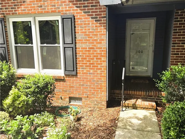 300 Ayrshire Ct, Fayetteville, NC 28311