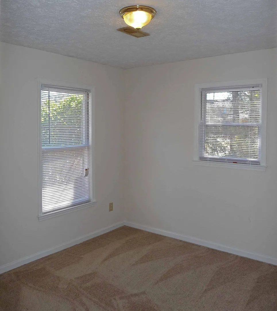 407 Lennon Drive — Photo 4