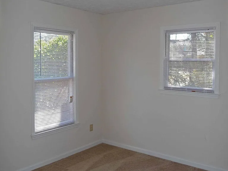 407 Lennon Dr — Photo 3