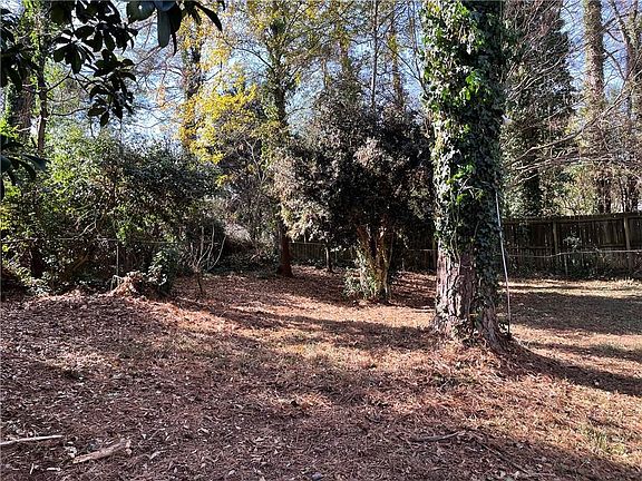 3rd image of 2078 Glenroy Dr SE