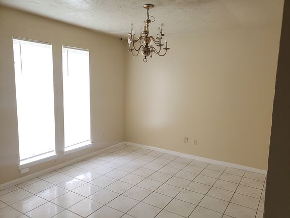 3rd image of 2518 Lance Ln