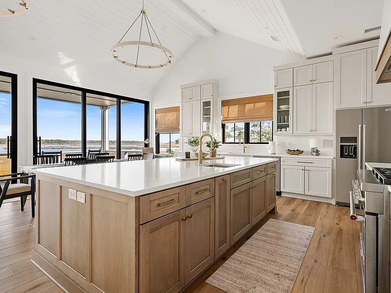 1532 Oak Island Dr — Photo 1