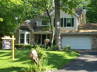 7 Banbury Ct, Streamwood, IL 60107