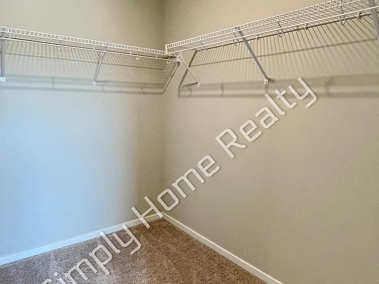 18715 Emmons Ct E — Photo 16