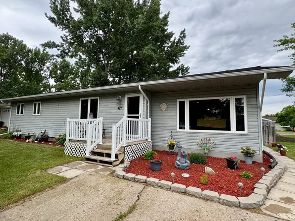 417 15th St NE, Devils Lake, ND 58301