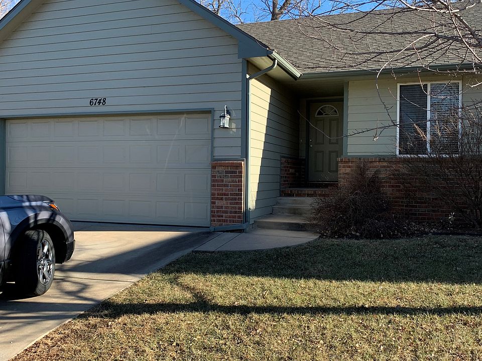 Exterior pic. Fenced backyard. Great for kids. No Pets