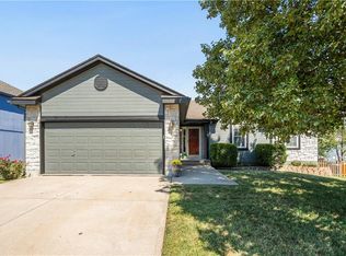 740 SW Windsong Cir, Lees Summit, MO 64082