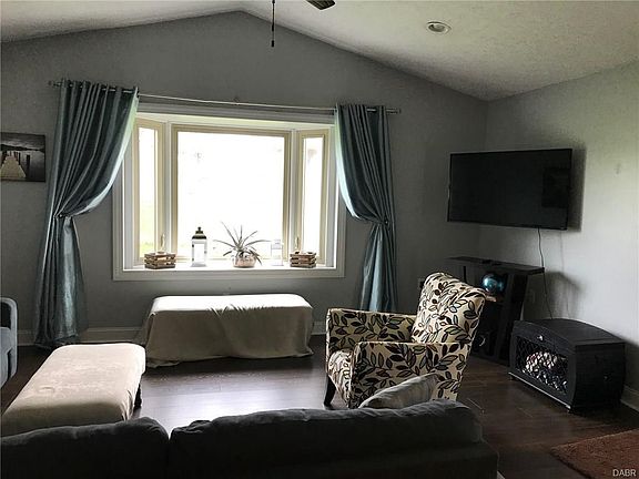 5th image of 110 Topsfield Farm Cir