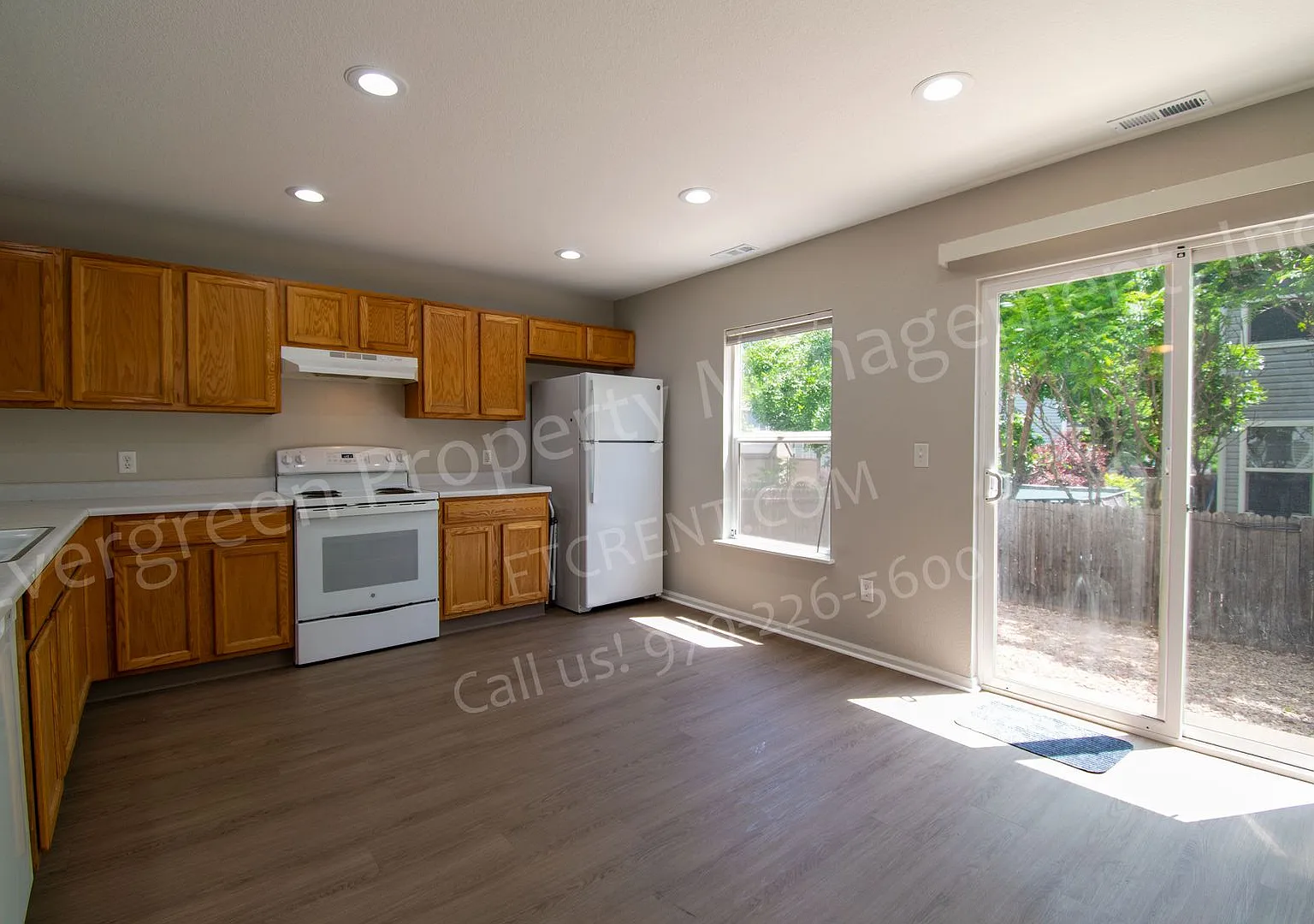 Fantastic 4 bedroom, 2 bathroom home in great location! — Photo 1