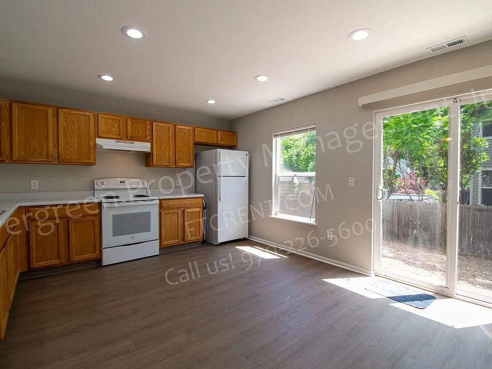 3326 Warren Farm Dr